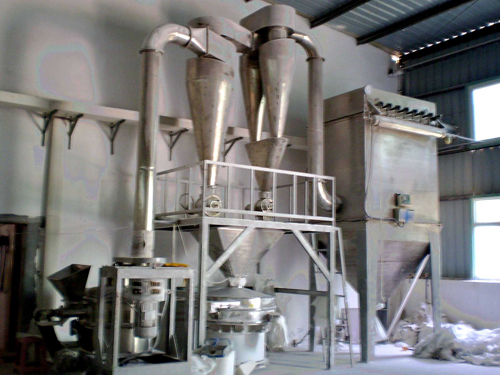 Cellulose ether milling and sieving line with cyclone separators